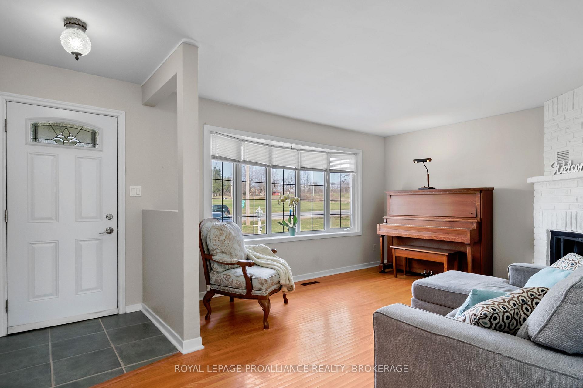 Photo 3 of 2240 Battersea Road, Kingston, City North of 401 — HOMEH