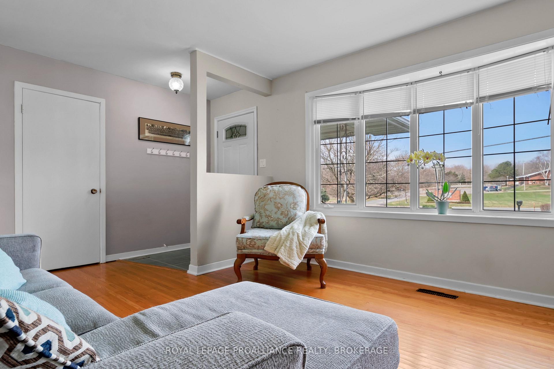 Photo 5 of 2240 Battersea Road, Kingston, City North of 401 — HOMEH
