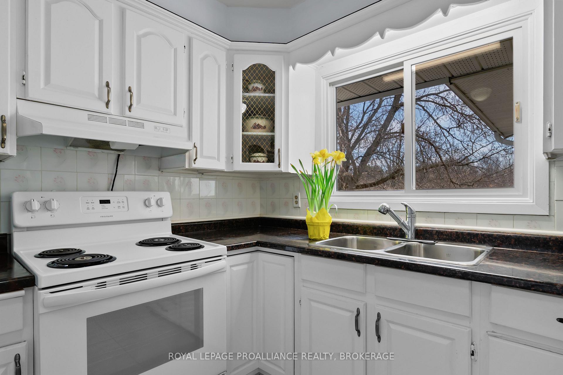 Photo 12 of 2240 Battersea Road, Kingston, City North of 401 — HOMEH