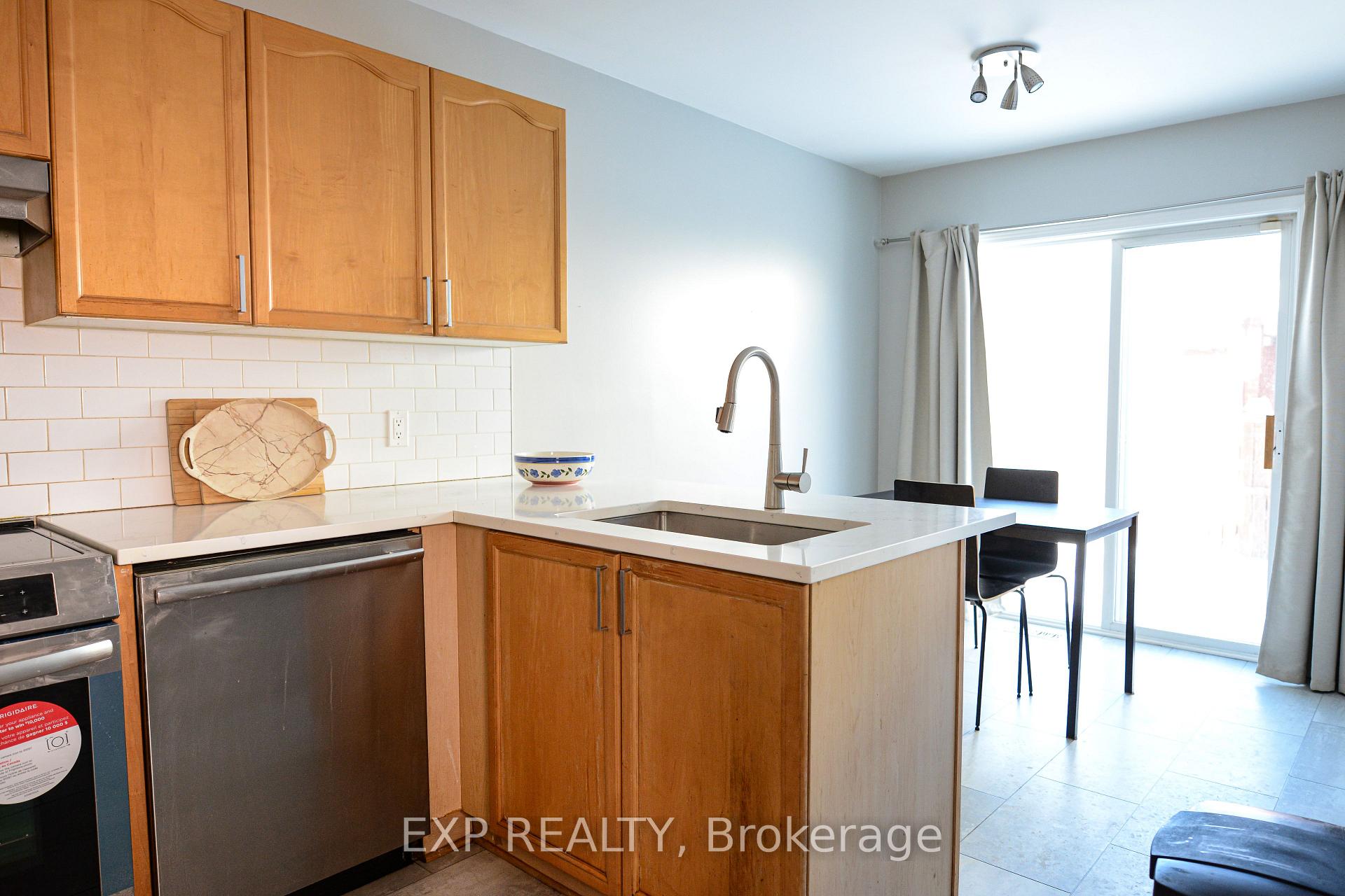 Photo 10 of 1677 Trenholm Lane, Ottawa, Fallingbrook/Pineridge — HOMEH