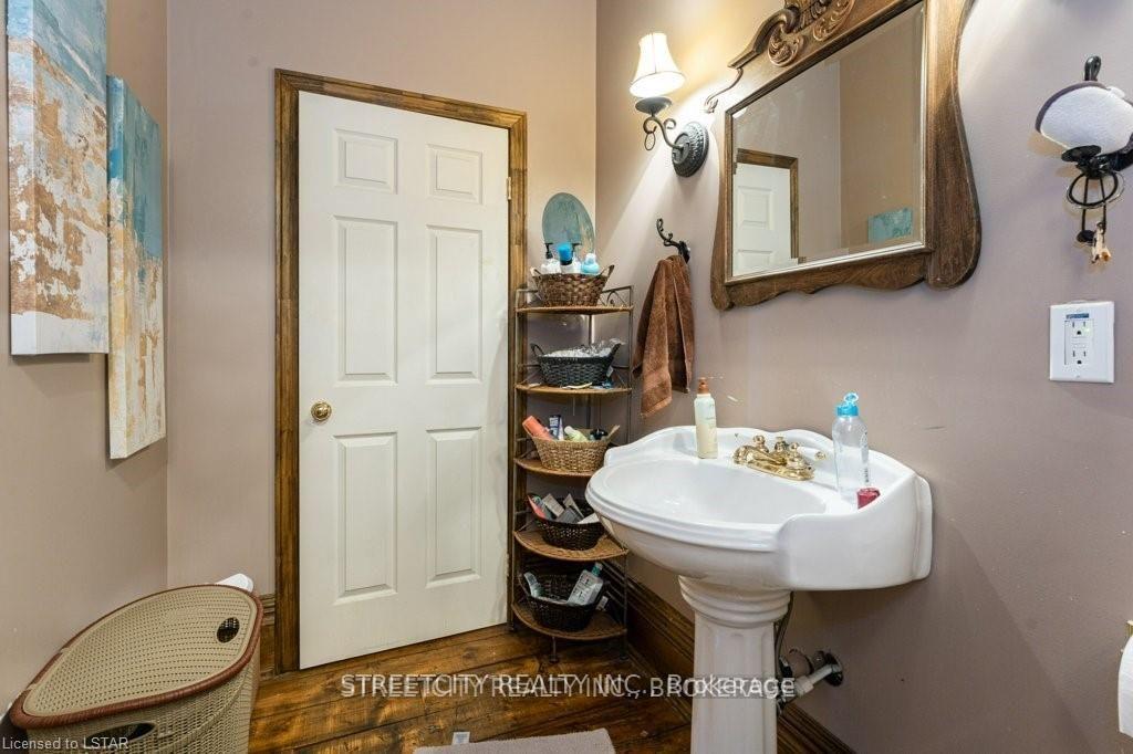 Photo 24 of 206 Main Street, North Middlesex, Parkhill — HOMEH