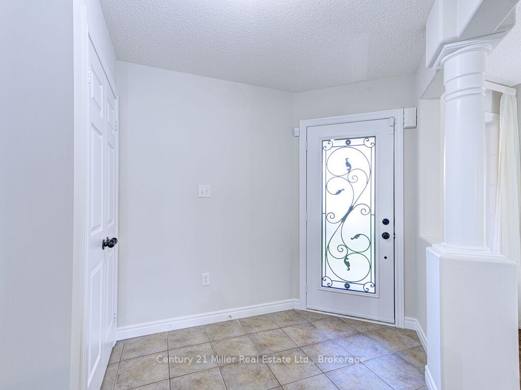 Photo 6 of 2092 Redstone Crescent, Oakville, Westmount — HOMEH
