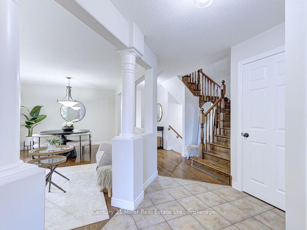 Photo 7 of 2092 Redstone Crescent, Oakville, Westmount — HOMEH