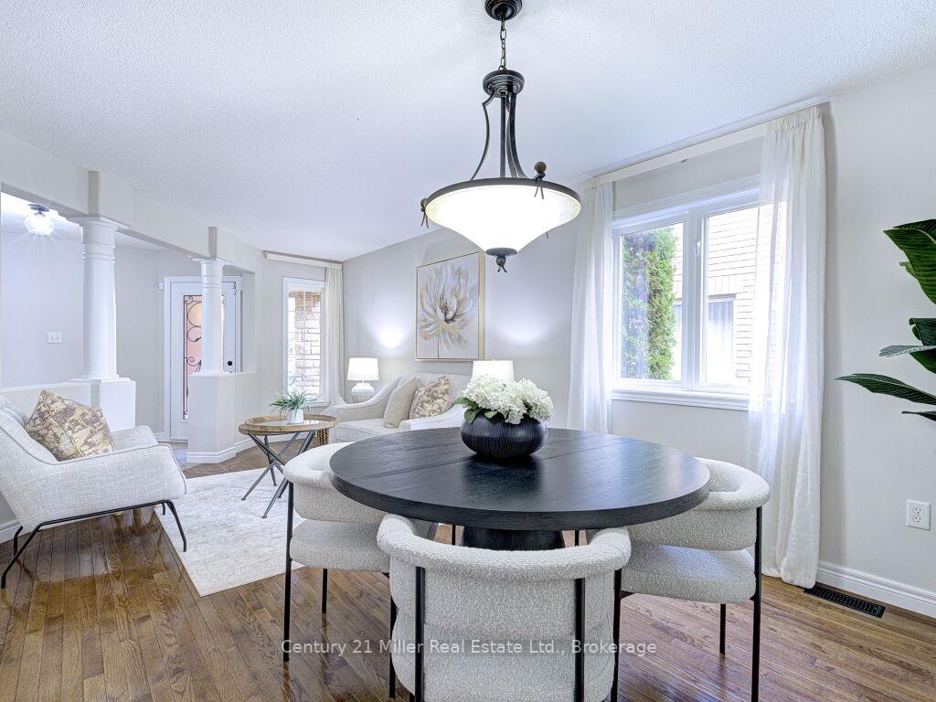 Photo 12 of 2092 Redstone Crescent, Oakville, Westmount — HOMEH