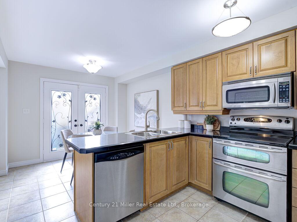 Photo 15 of 2092 Redstone Crescent, Oakville, Westmount — HOMEH
