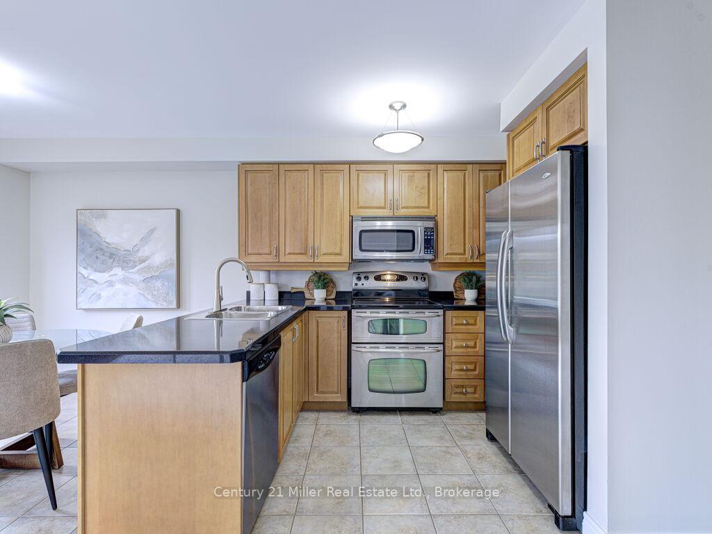 Photo 16 of 2092 Redstone Crescent, Oakville, Westmount — HOMEH
