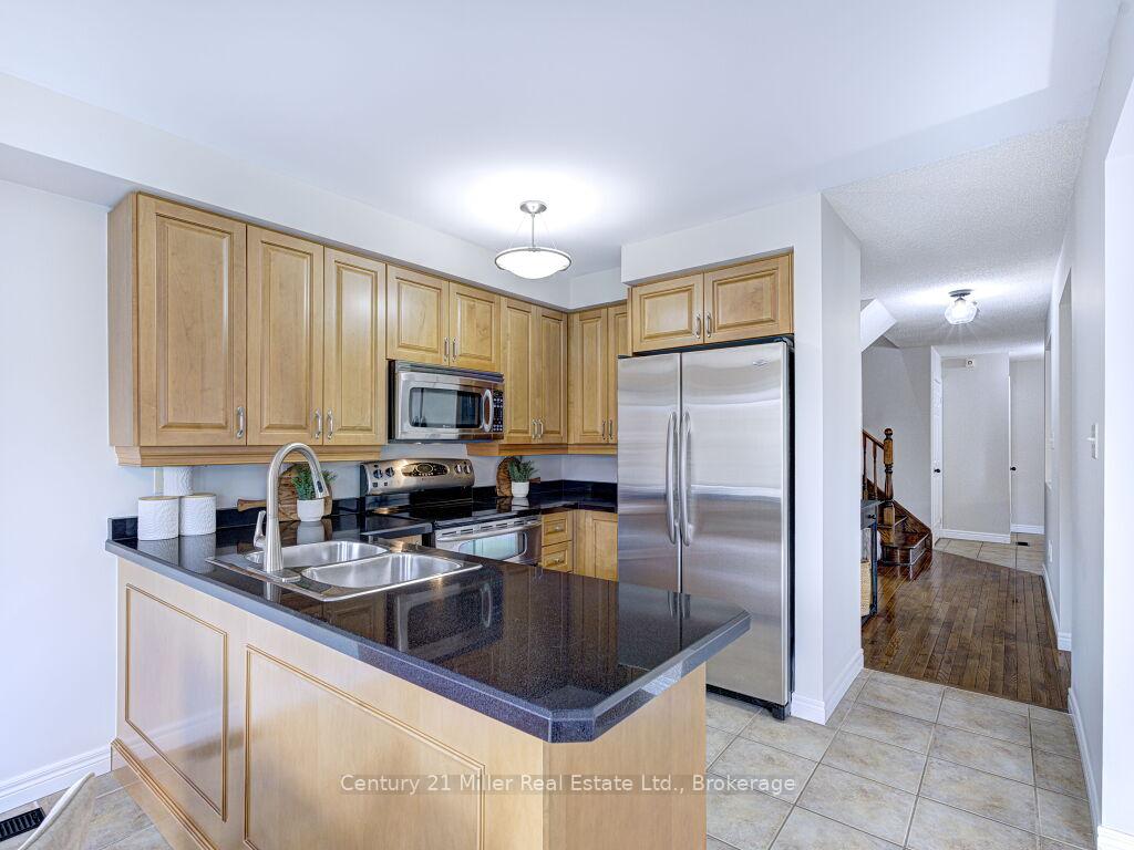 Photo 17 of 2092 Redstone Crescent, Oakville, Westmount — HOMEH