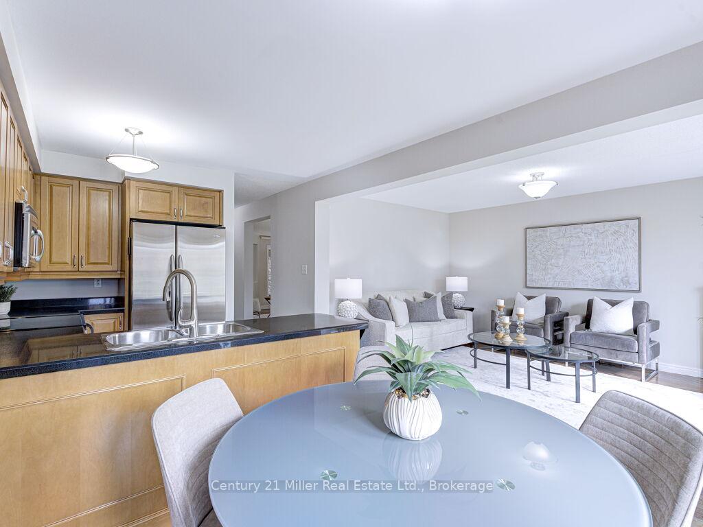 Photo 18 of 2092 Redstone Crescent, Oakville, Westmount — HOMEH