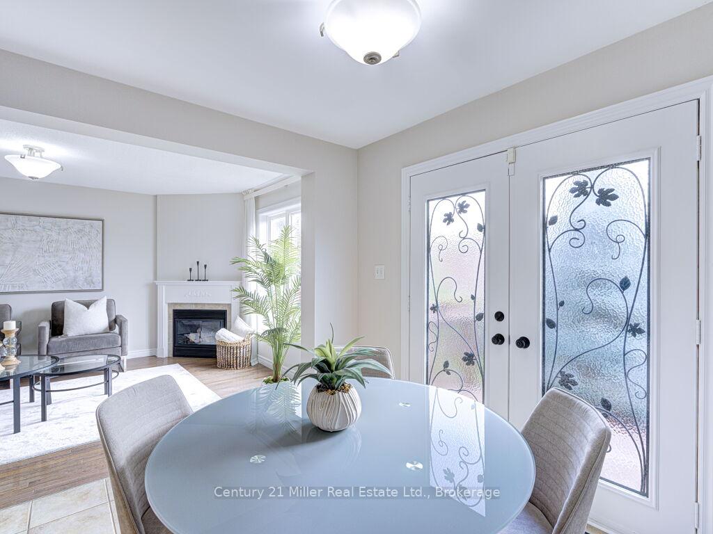 Photo 19 of 2092 Redstone Crescent, Oakville, Westmount — HOMEH