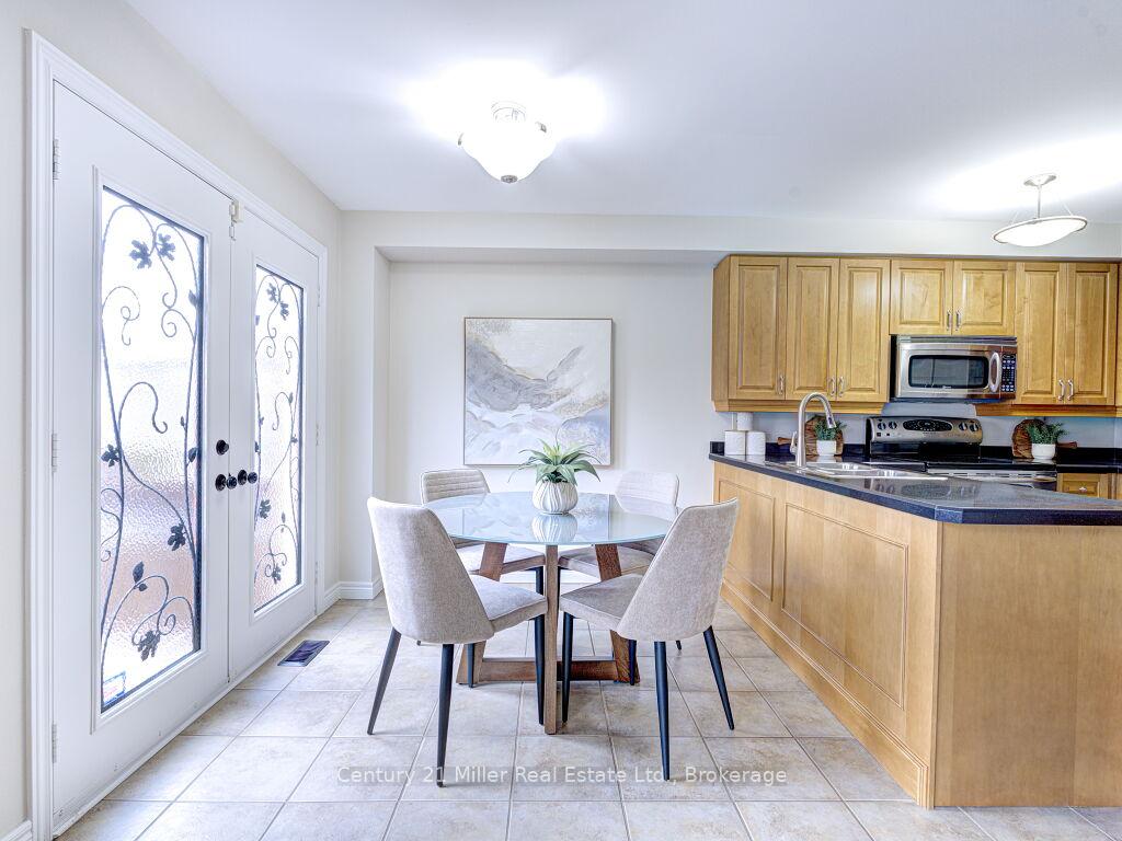 Photo 20 of 2092 Redstone Crescent, Oakville, Westmount — HOMEH