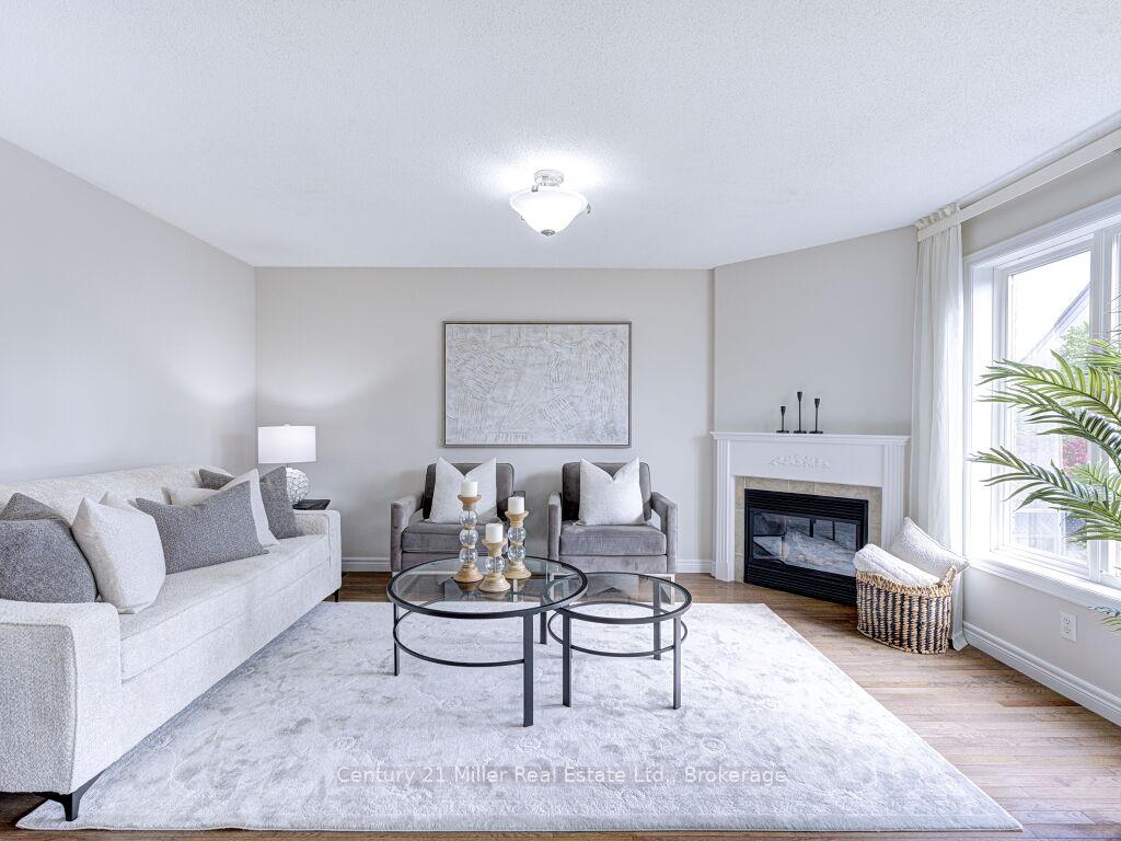 Photo 21 of 2092 Redstone Crescent, Oakville, Westmount — HOMEH