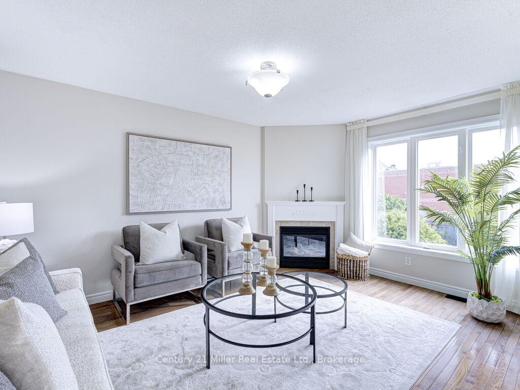 Photo 23 of 2092 Redstone Crescent, Oakville, Westmount — HOMEH
