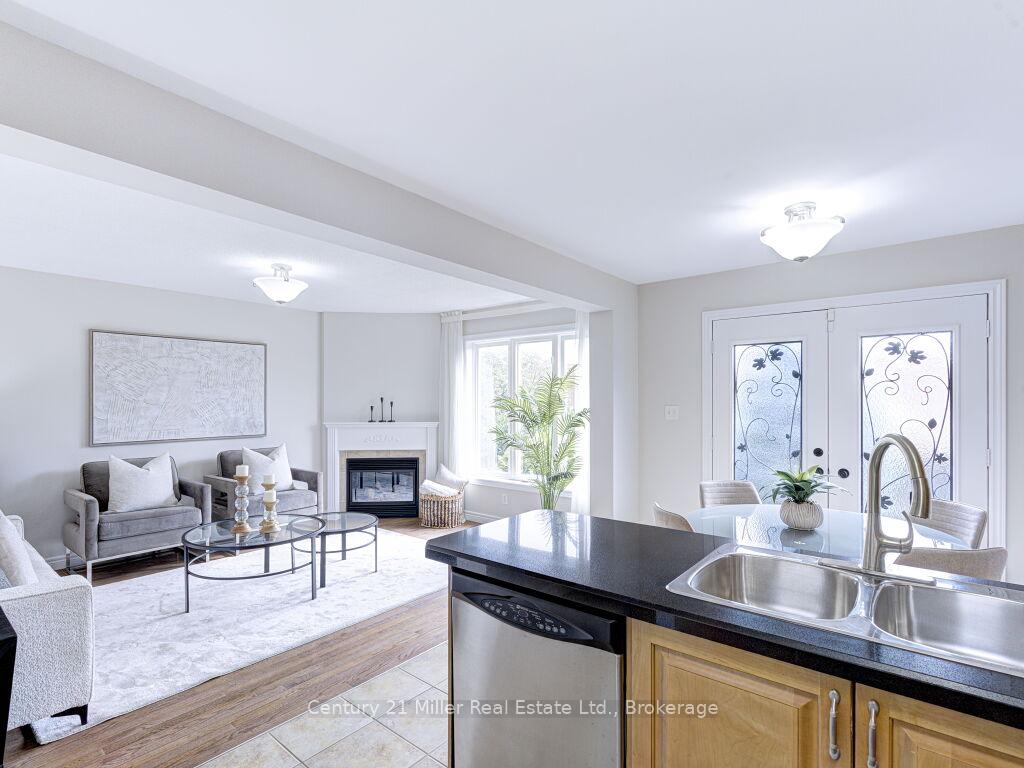 Photo 25 of 2092 Redstone Crescent, Oakville, Westmount — HOMEH