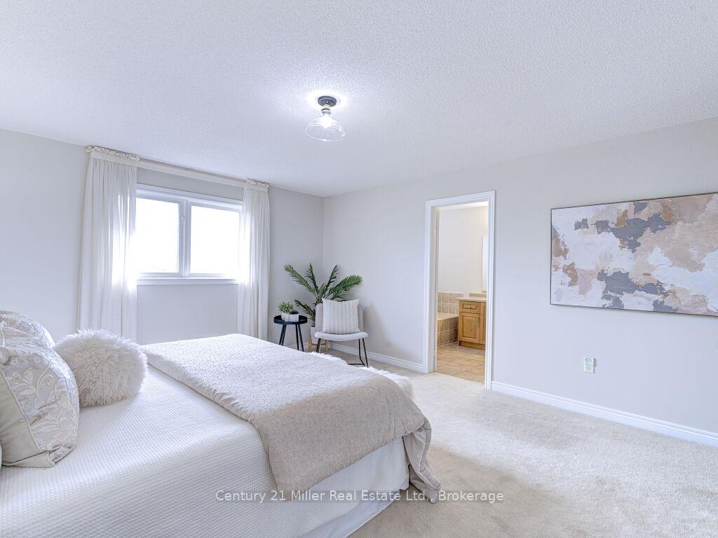 Photo 30 of 2092 Redstone Crescent, Oakville, Westmount — HOMEH