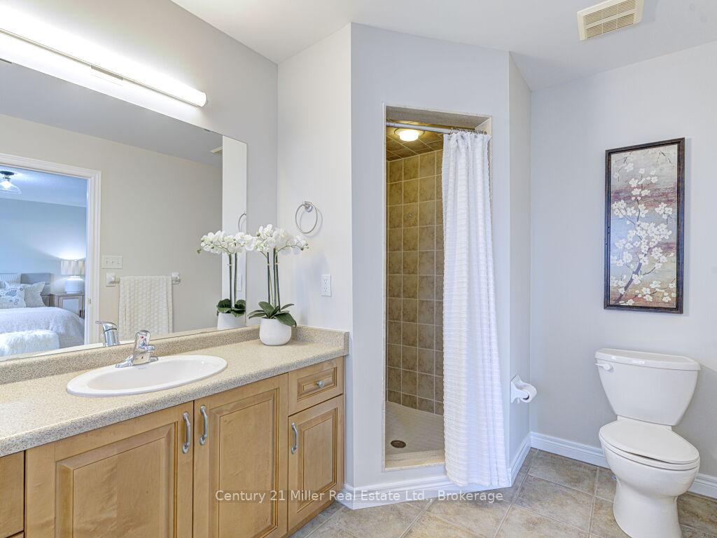 Photo 33 of 2092 Redstone Crescent, Oakville, Westmount — HOMEH
