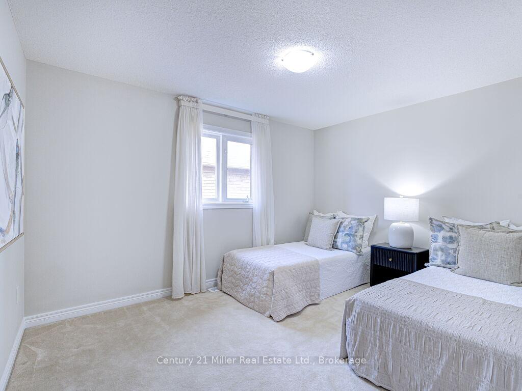 Photo 35 of 2092 Redstone Crescent, Oakville, Westmount — HOMEH