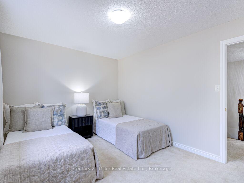 Photo 36 of 2092 Redstone Crescent, Oakville, Westmount — HOMEH