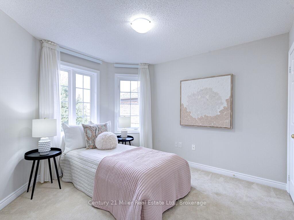 Photo 37 of 2092 Redstone Crescent, Oakville, Westmount — HOMEH