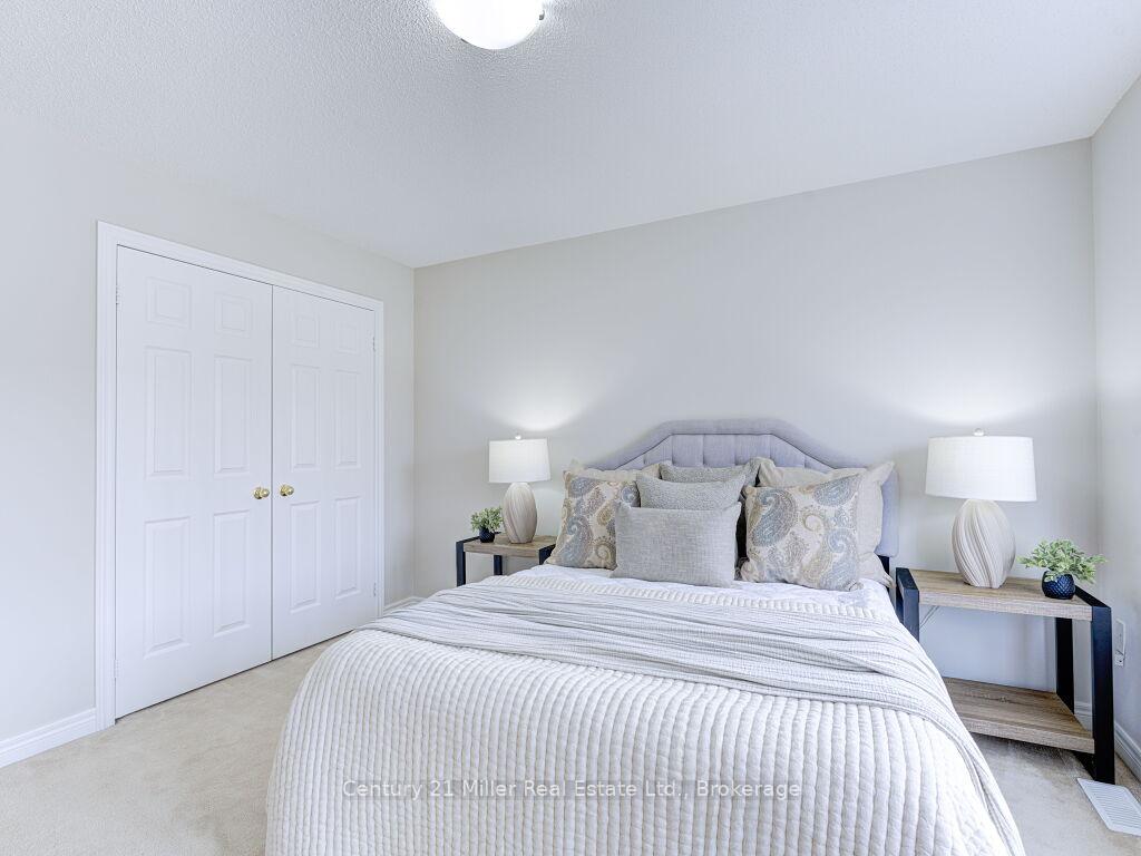 Photo 39 of 2092 Redstone Crescent, Oakville, Westmount — HOMEH