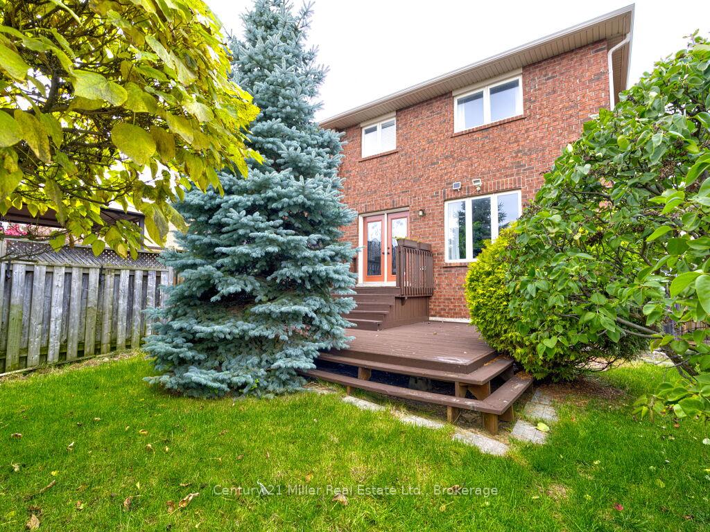 Photo 42 of 2092 Redstone Crescent, Oakville, Westmount — HOMEH