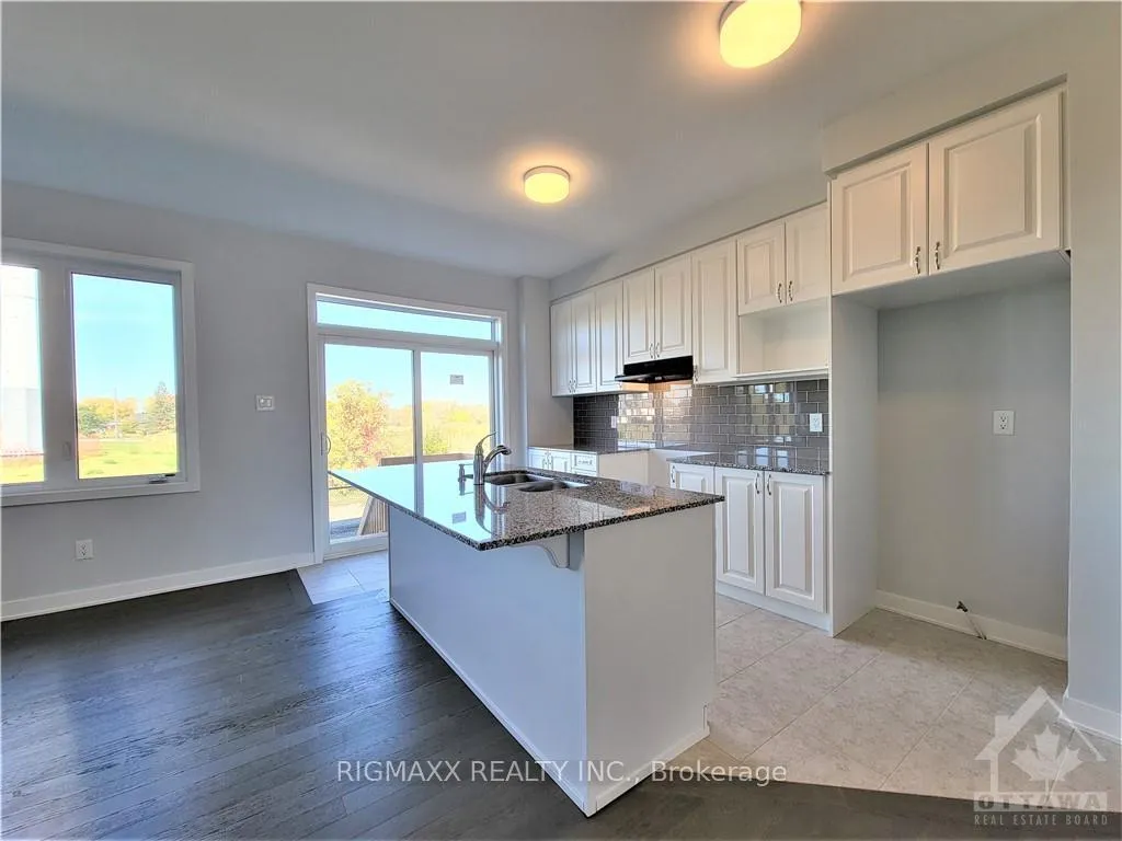 Photo 3 of 2112 Winsome Terrace, Ottawa, Fallingbrook/Gardenway South — HOMEH