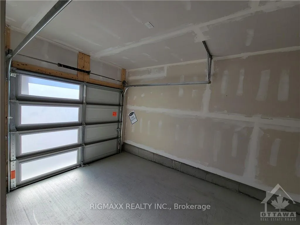 Photo 18 of 2112 Winsome Terrace, Ottawa, Fallingbrook/Gardenway South — HOMEH