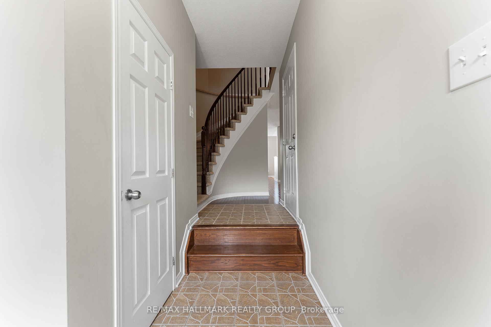 Photo 2 of 207 Cityview Crescent, Ottawa, Springridge/East Village — HOMEH