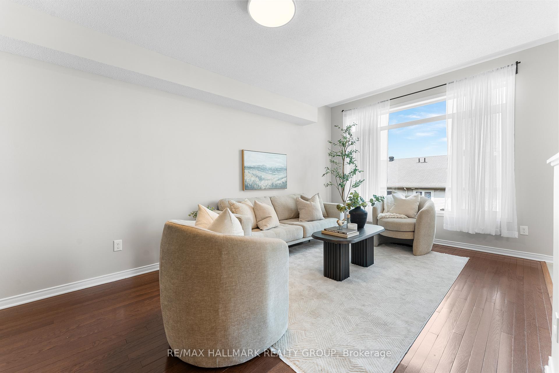 Photo 10 of 207 Cityview Crescent, Ottawa, Springridge/East Village — HOMEH