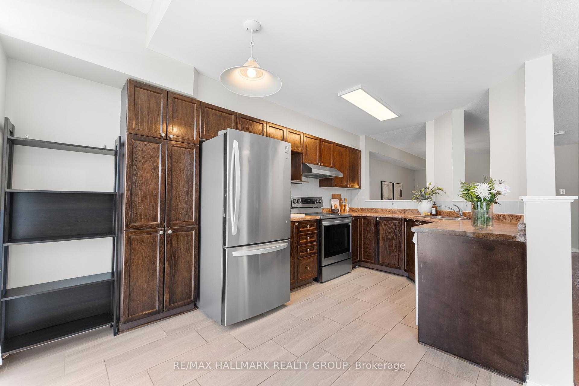 Photo 14 of 207 Cityview Crescent, Ottawa, Springridge/East Village — HOMEH
