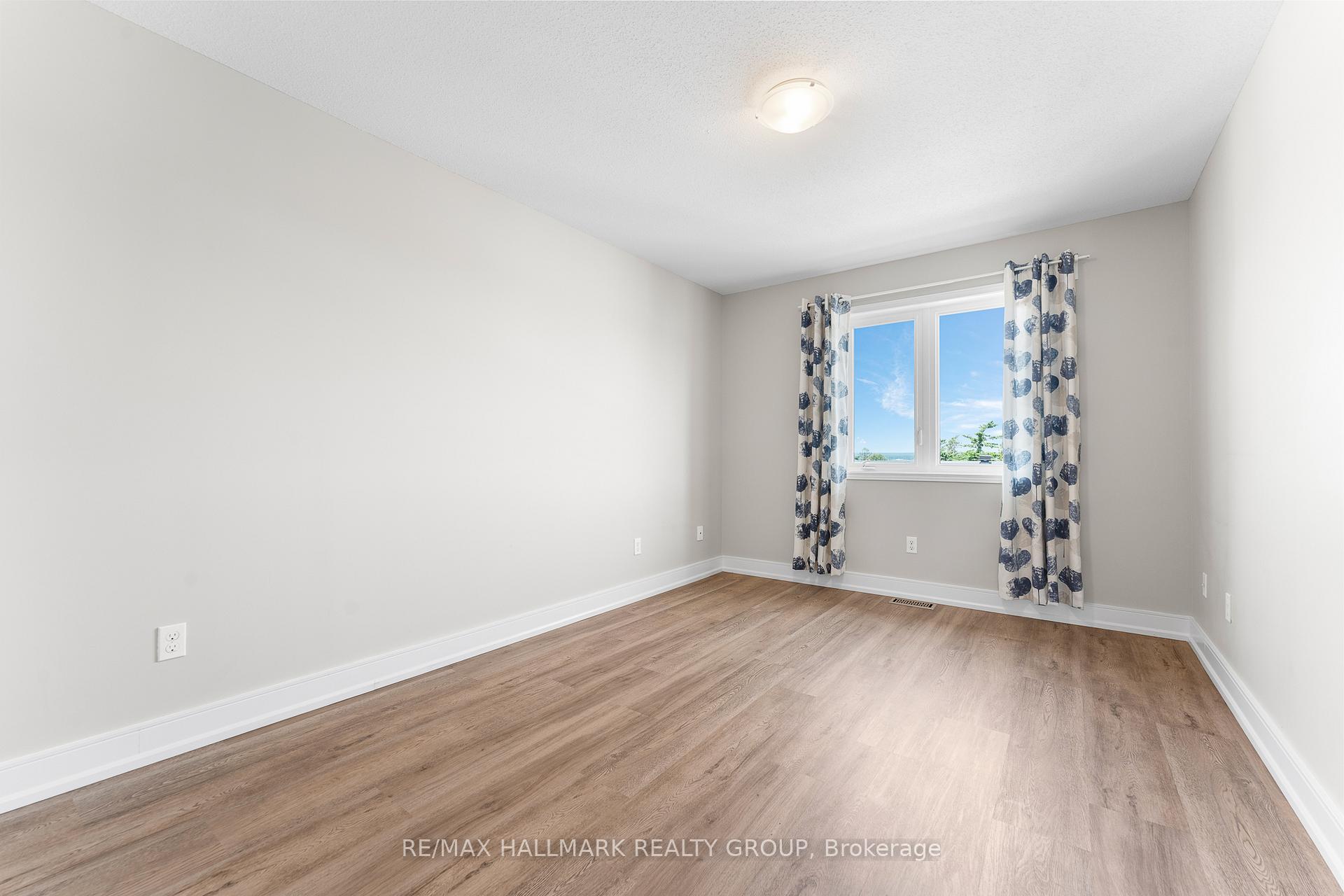 Photo 26 of 207 Cityview Crescent, Ottawa, Springridge/East Village — HOMEH