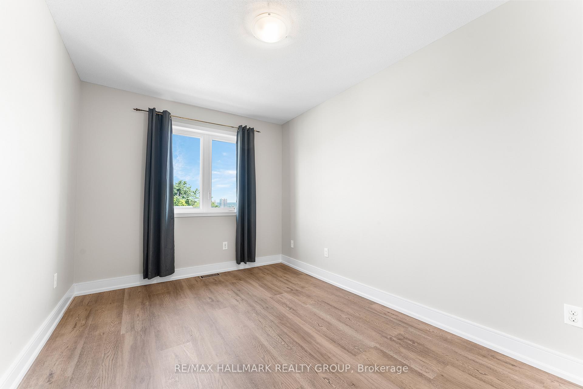 Photo 27 of 207 Cityview Crescent, Ottawa, Springridge/East Village — HOMEH