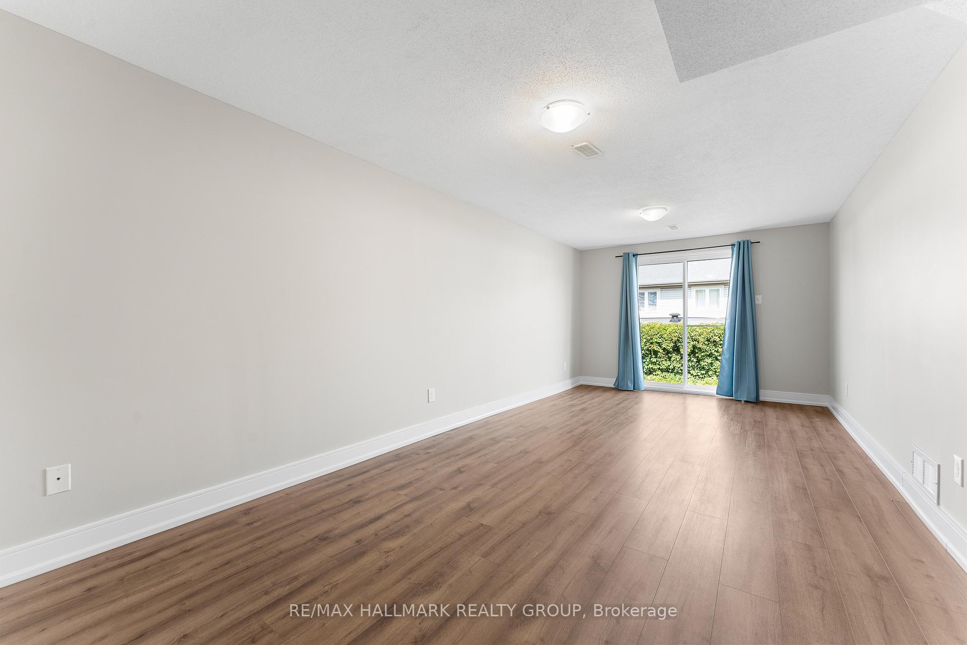 Photo 30 of 207 Cityview Crescent, Ottawa, Springridge/East Village — HOMEH