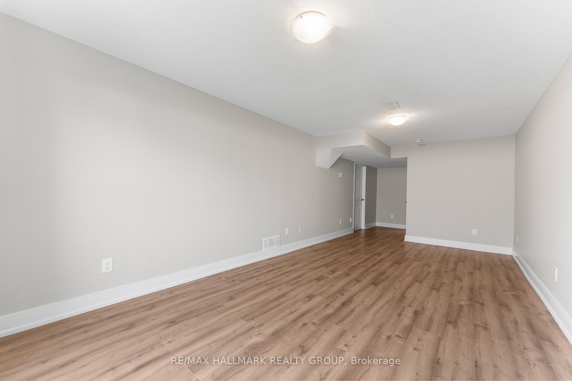 Photo 31 of 207 Cityview Crescent, Ottawa, Springridge/East Village — HOMEH
