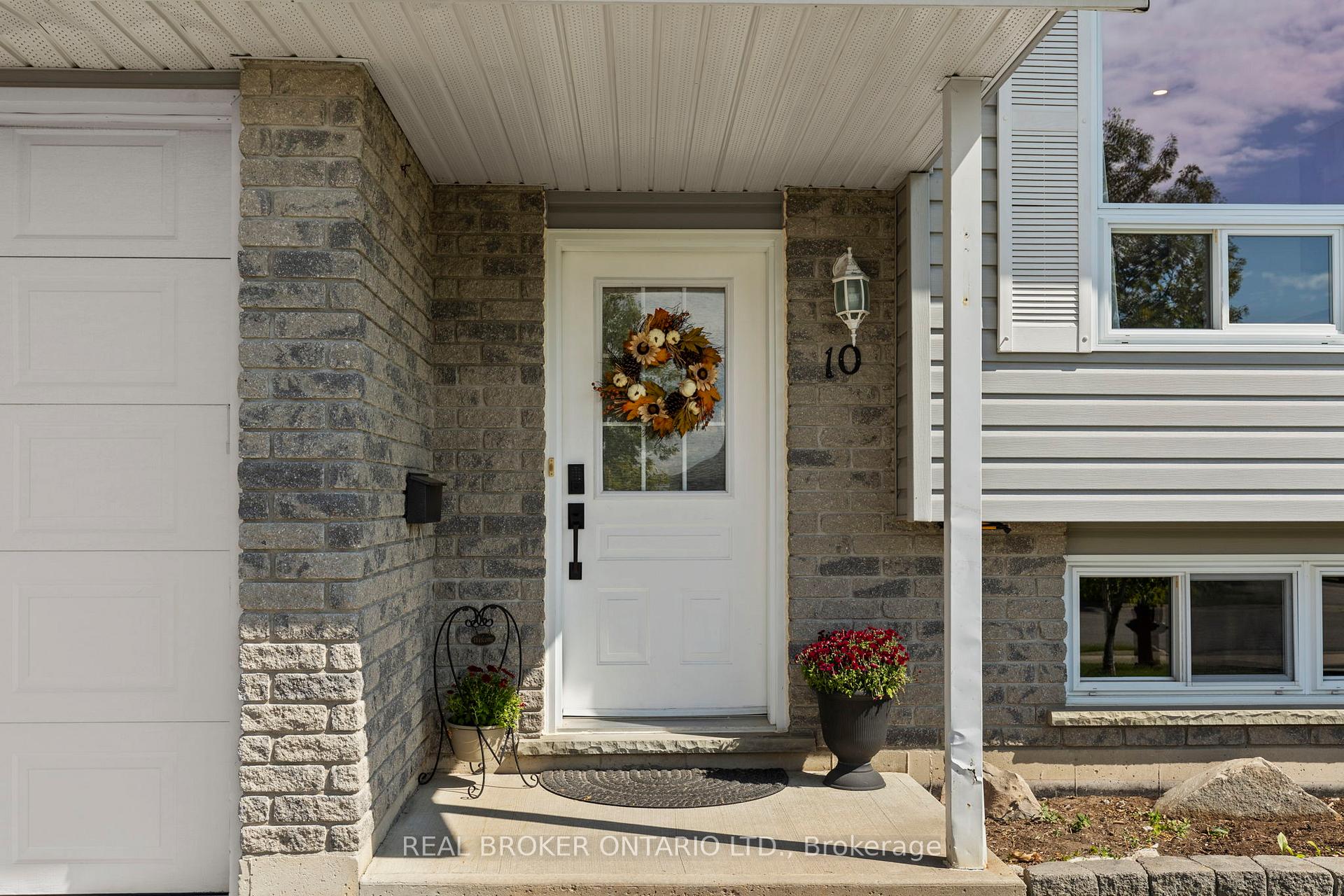Photo 2 of 10 Jordon Crescent, Orillia — HOMEH