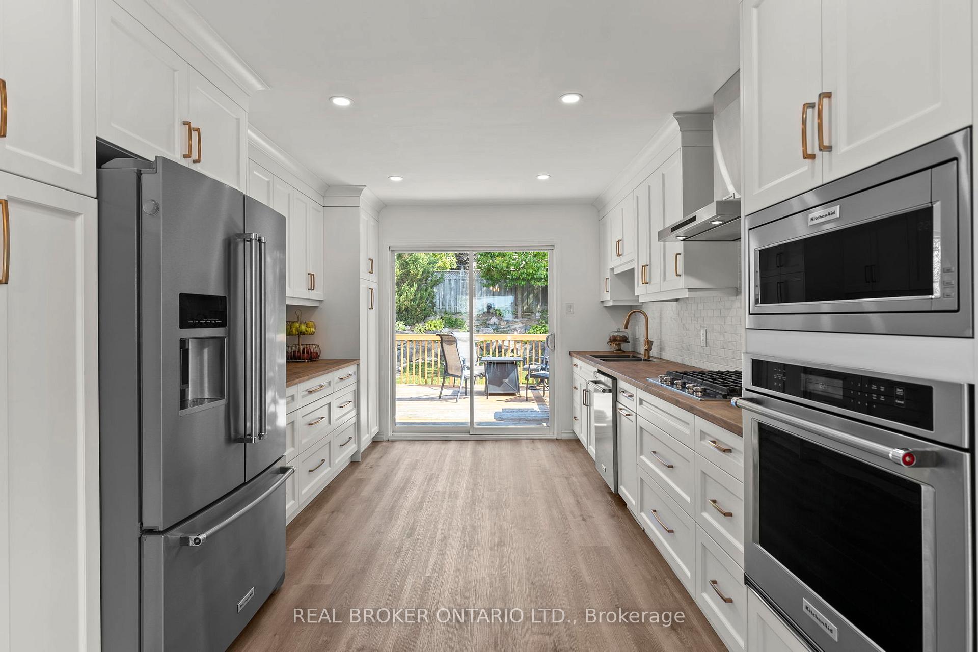 Photo 3 of 10 Jordon Crescent, Orillia — HOMEH
