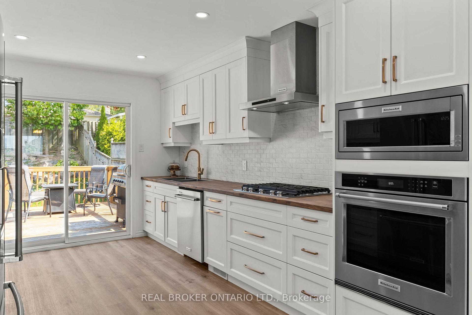 Photo 4 of 10 Jordon Crescent, Orillia — HOMEH