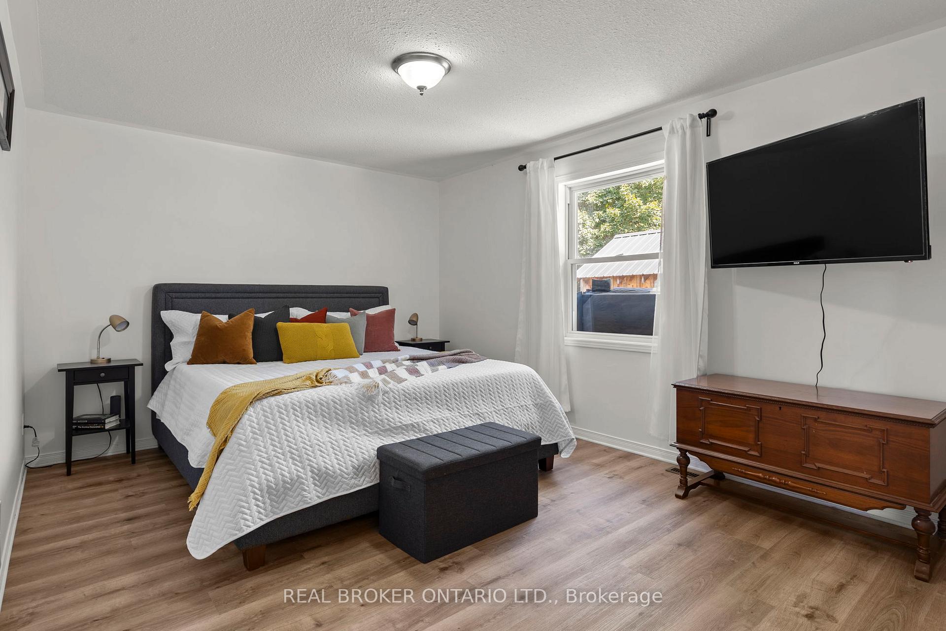 Photo 12 of 10 Jordon Crescent, Orillia — HOMEH