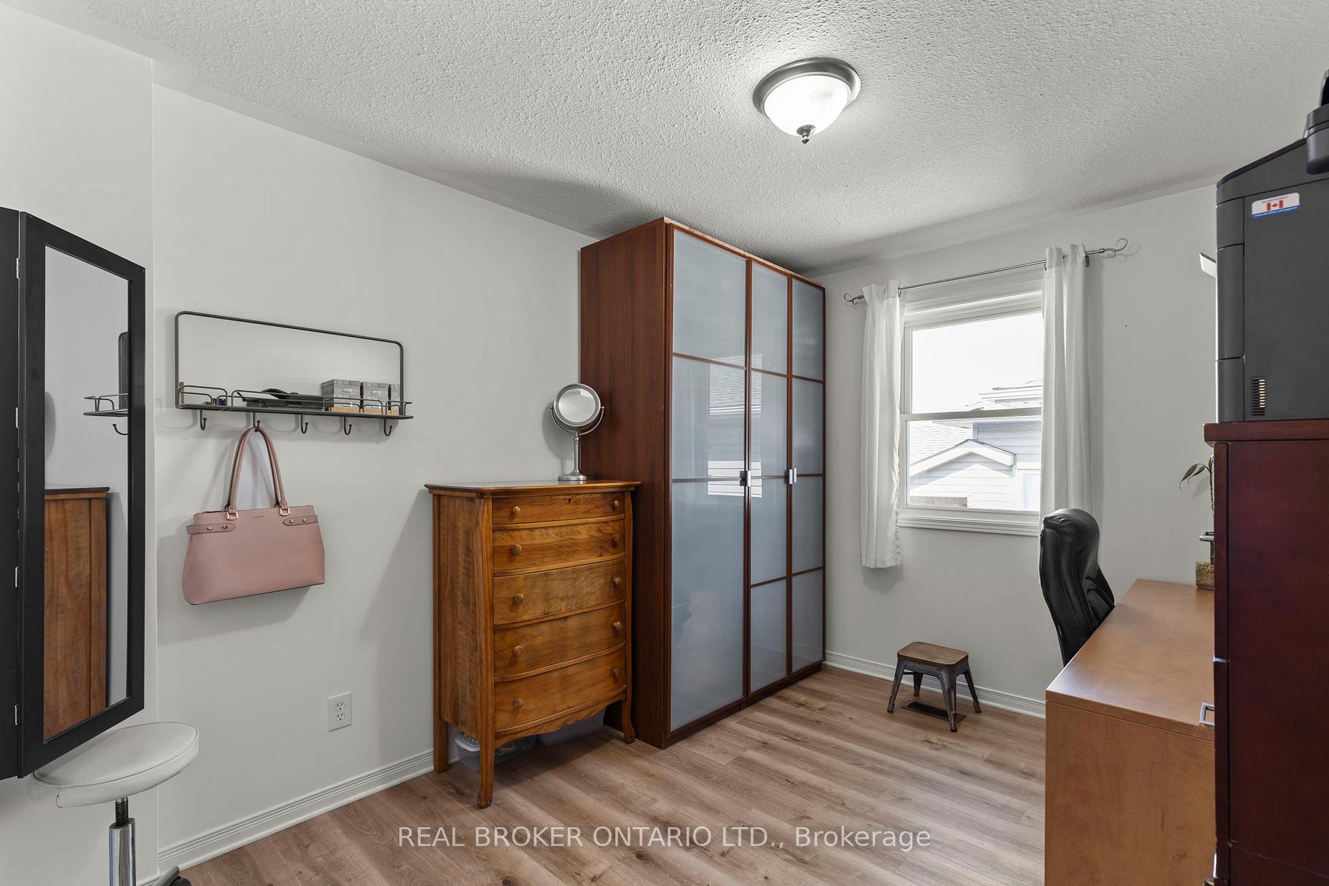 Photo 13 of 10 Jordon Crescent, Orillia — HOMEH
