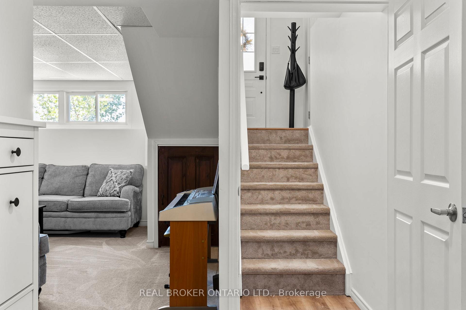 Photo 15 of 10 Jordon Crescent, Orillia — HOMEH