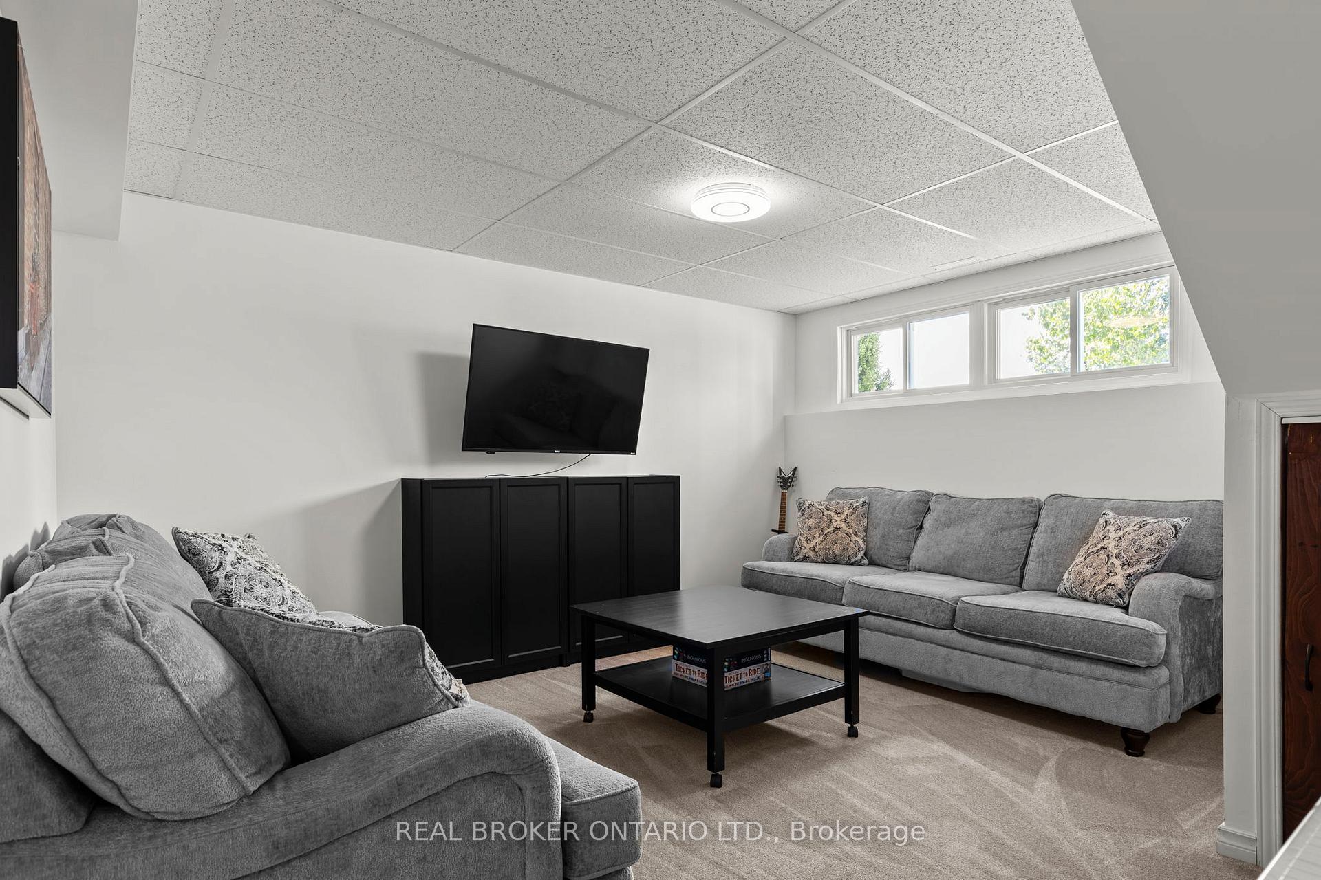 Photo 16 of 10 Jordon Crescent, Orillia — HOMEH