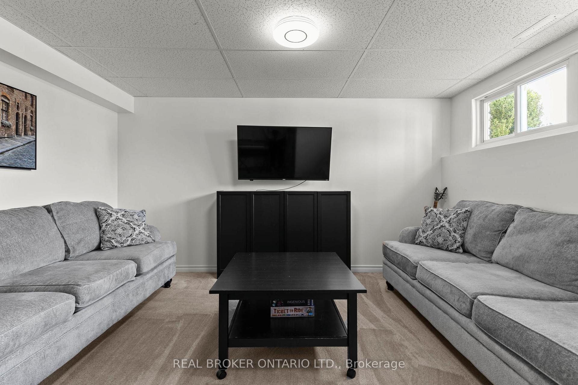 Photo 17 of 10 Jordon Crescent, Orillia — HOMEH