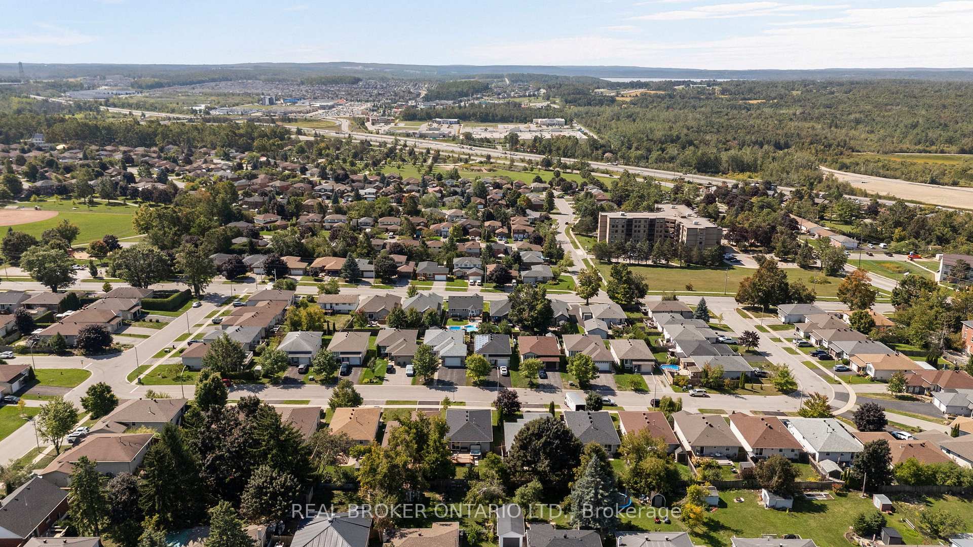 Photo 34 of 10 Jordon Crescent, Orillia — HOMEH
