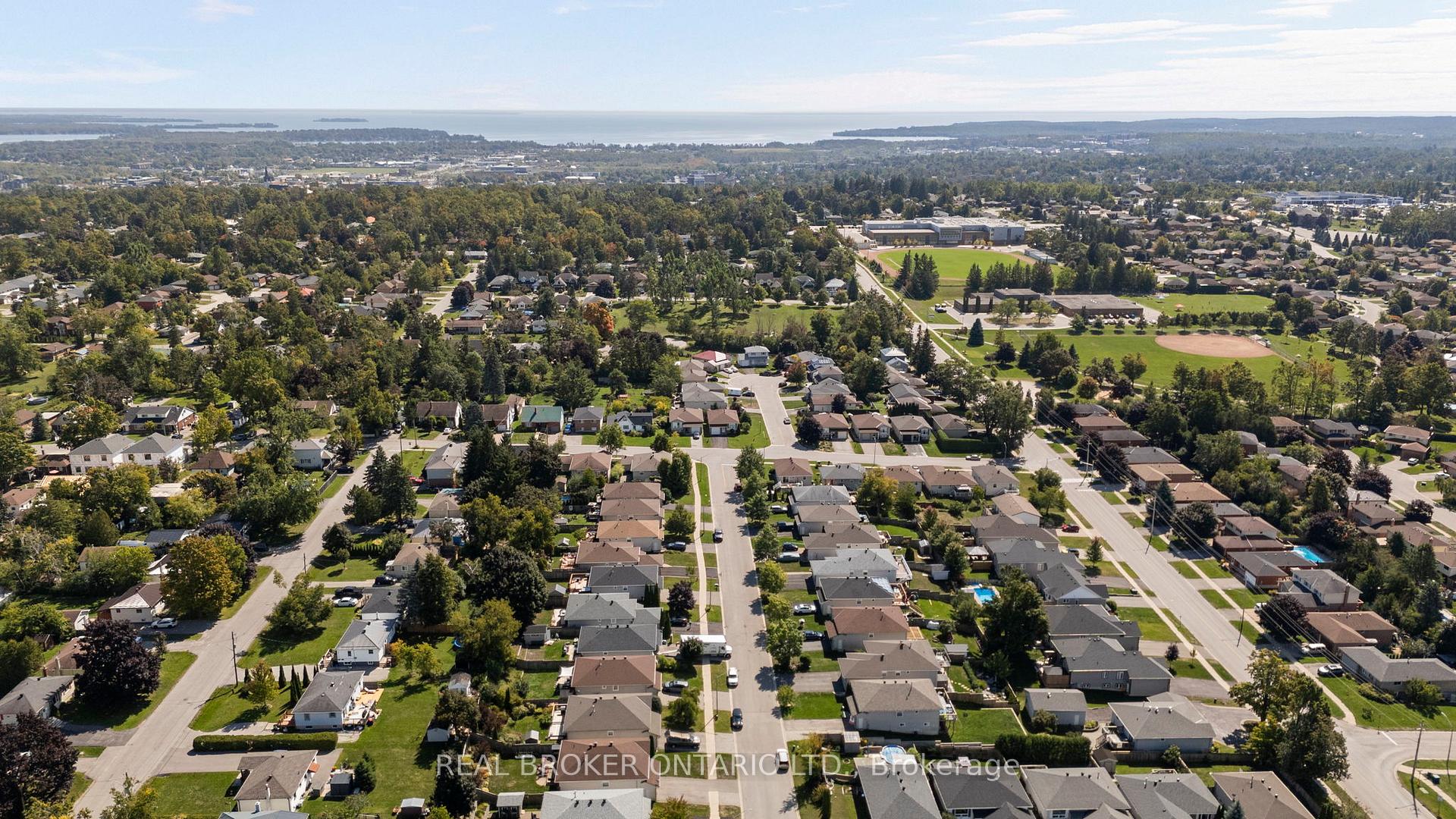 Photo 35 of 10 Jordon Crescent, Orillia — HOMEH