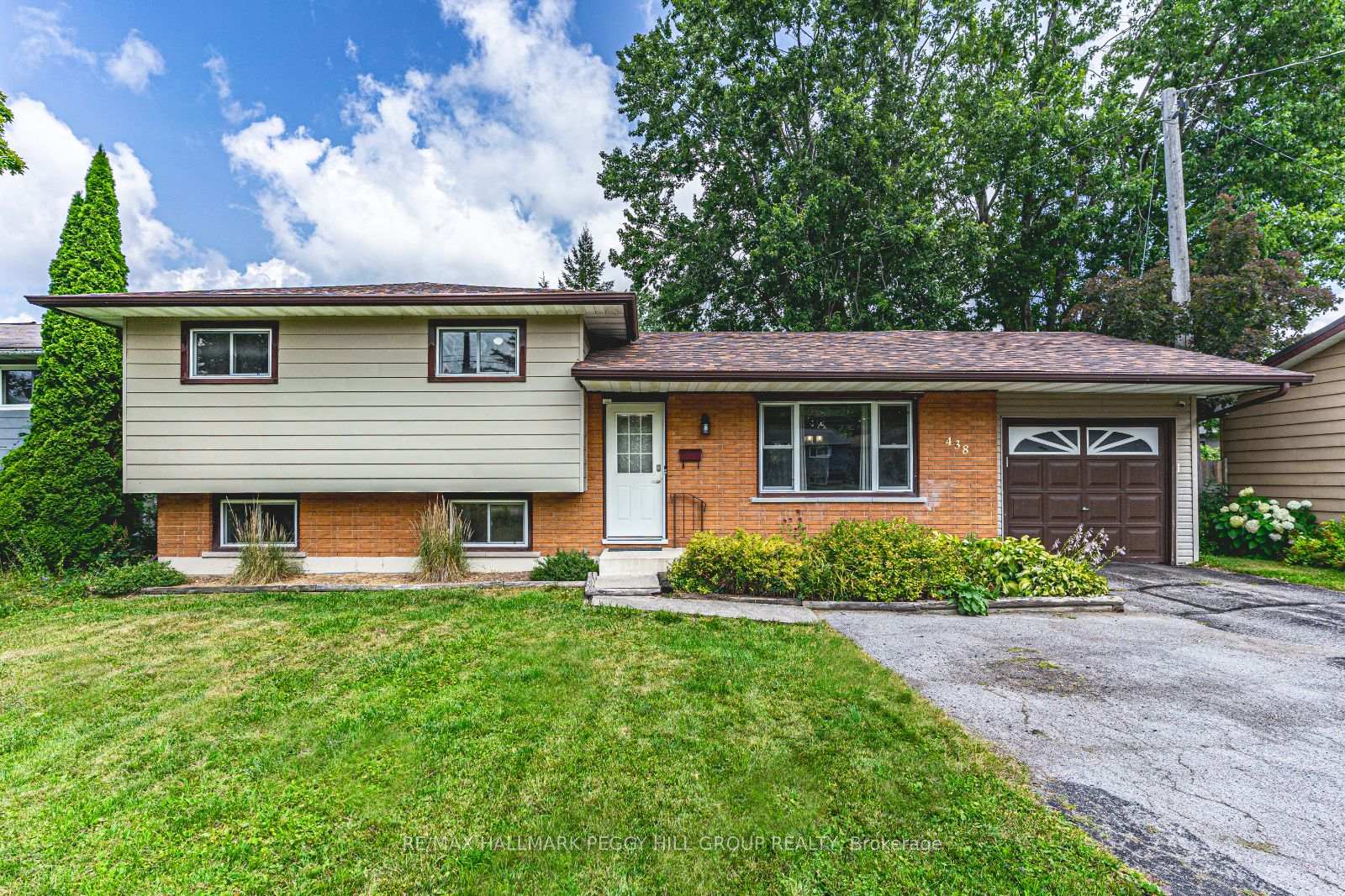 Front of 438 Forest Avenue S