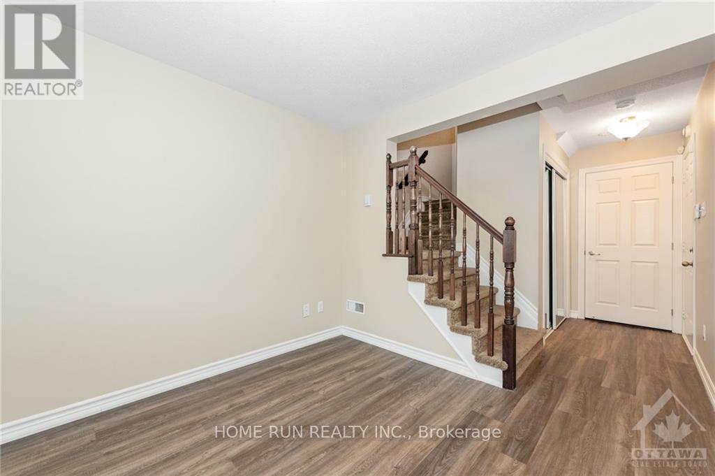 Photo 4 of 102 Sunshine Crescent, Ottawa, Notting Hill/Summerside — HOMEH