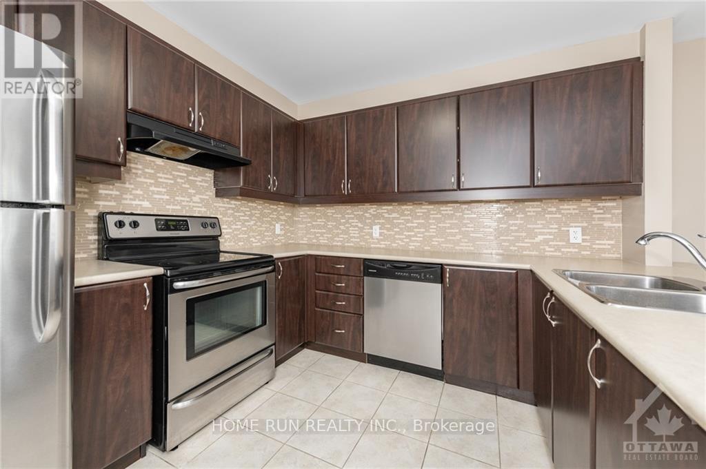 Photo 10 of 102 Sunshine Crescent, Ottawa, Notting Hill/Summerside — HOMEH