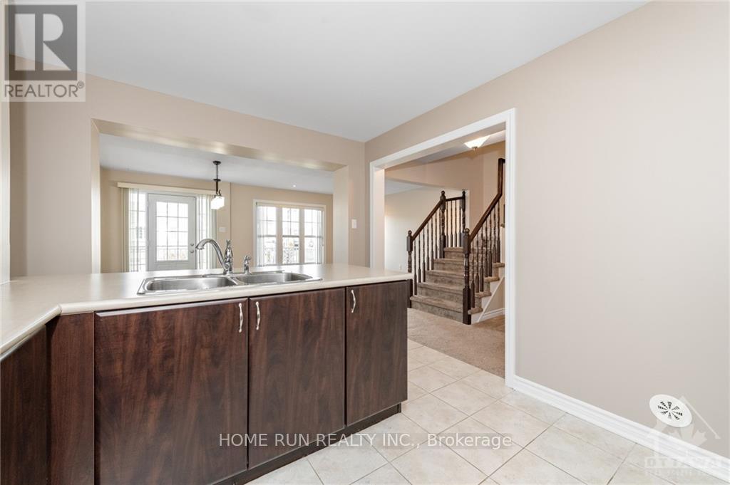 Photo 12 of 102 Sunshine Crescent, Ottawa, Notting Hill/Summerside — HOMEH