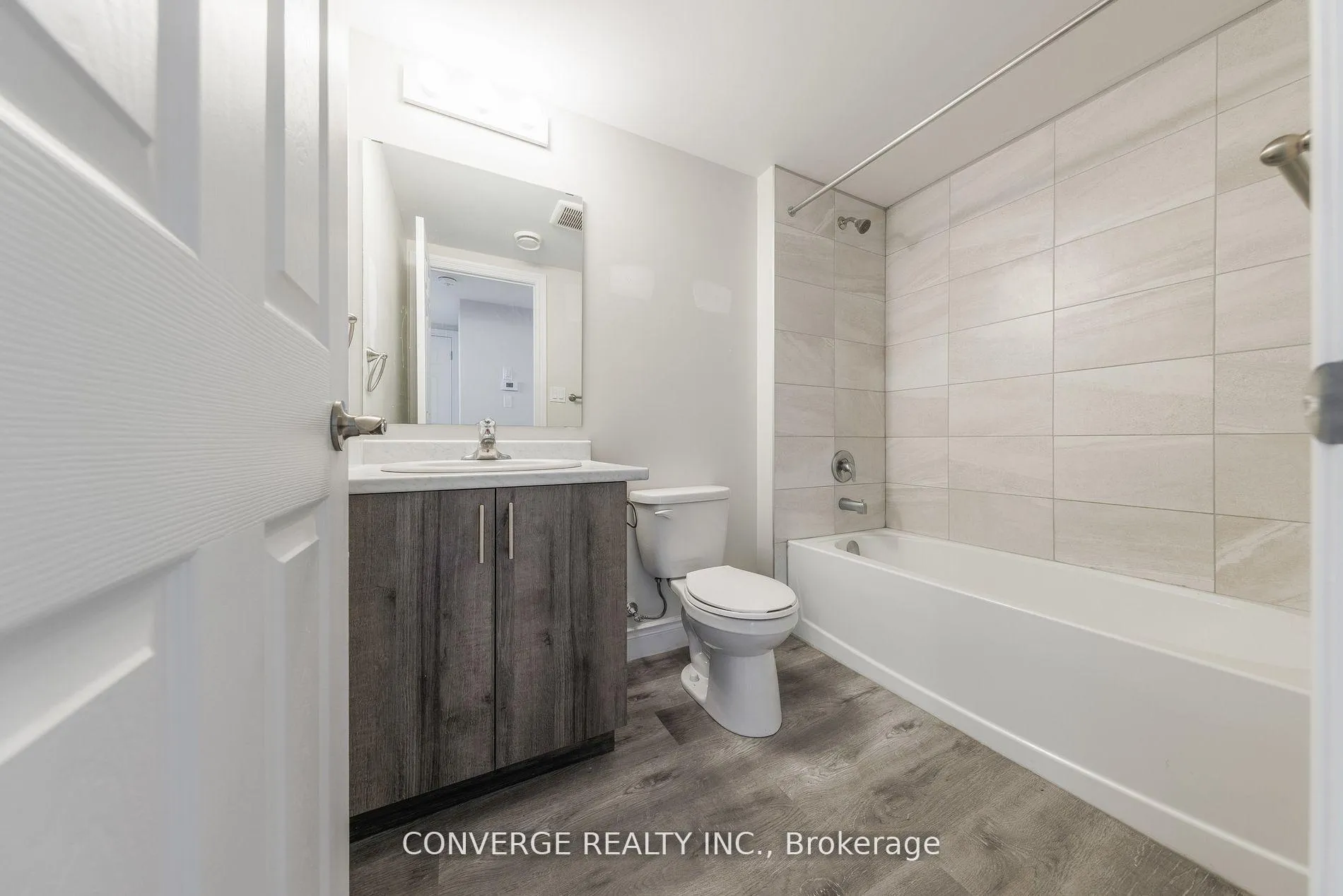 Photo 4 of Unit Lower, 79 Hogarth Street, Oshawa, Central — HOMEH