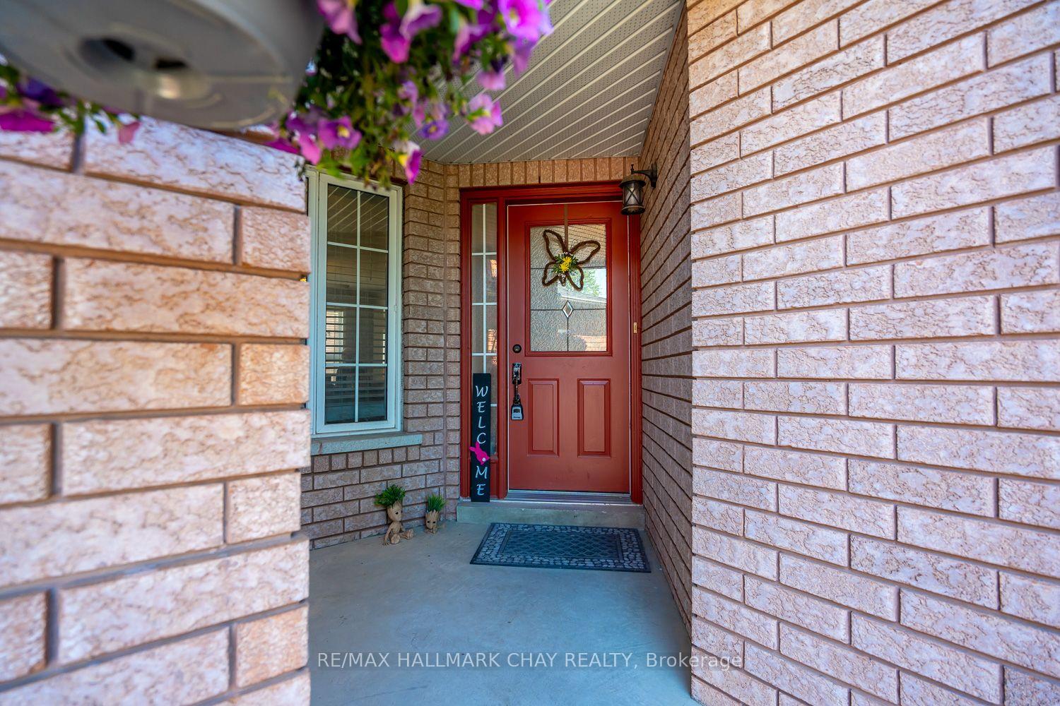 Photo 6 of 17 Henderson Crescent, New Tecumseth, Alliston — HOMEH