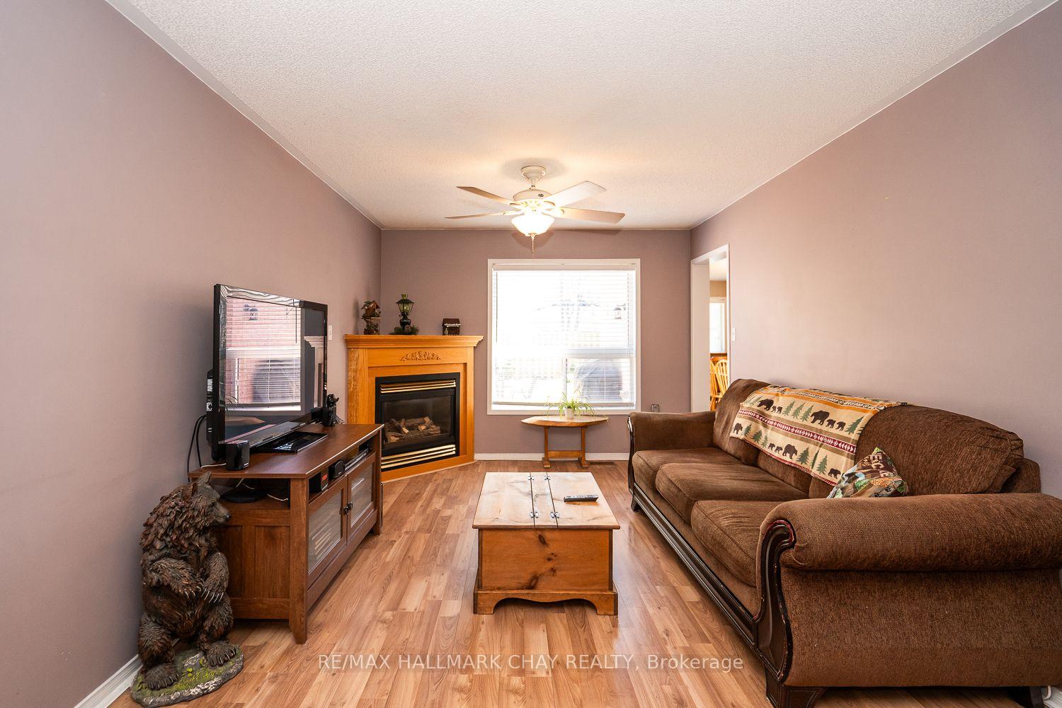 Photo 9 of 17 Henderson Crescent, New Tecumseth, Alliston — HOMEH